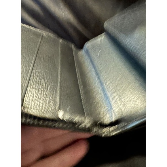 Louis Vuitton Epi Leather Black Bifold Wallet Small‎ Snap Closure - Picture 6 of 8